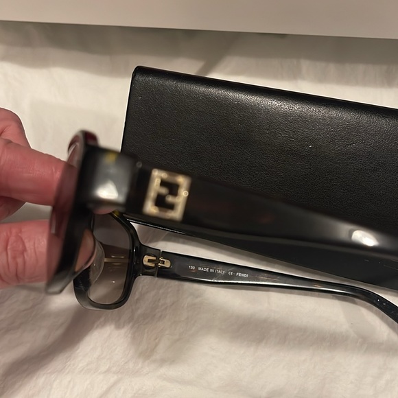 FENDI sunglasses - Picture 3 of 7